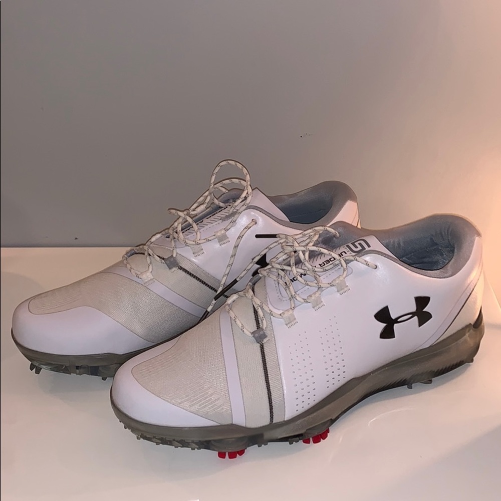 Under Armour Men’a Golfing Shoes
